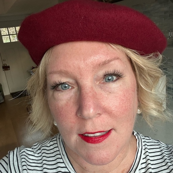 Meet your Posher, Maureen - Picture 1 of 2